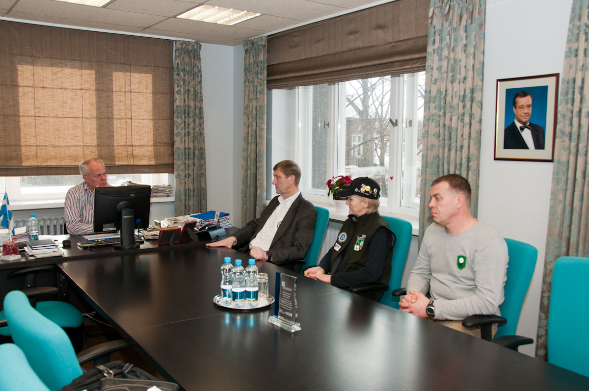 ...leidis ta hetke aega...